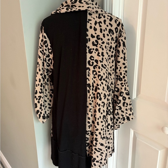 Ali Miles Black and Tan Animal Print Tunic - Picture 8 of 13